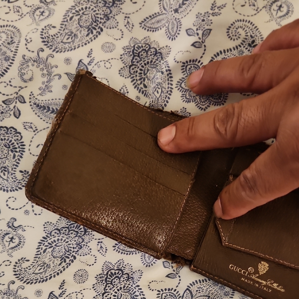 Gucci Beige and Dark Brown Monogram Wallet - Picture 5 of 6